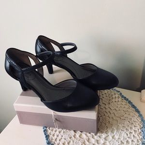 Life Stride heels-soft system.  SIZE:8